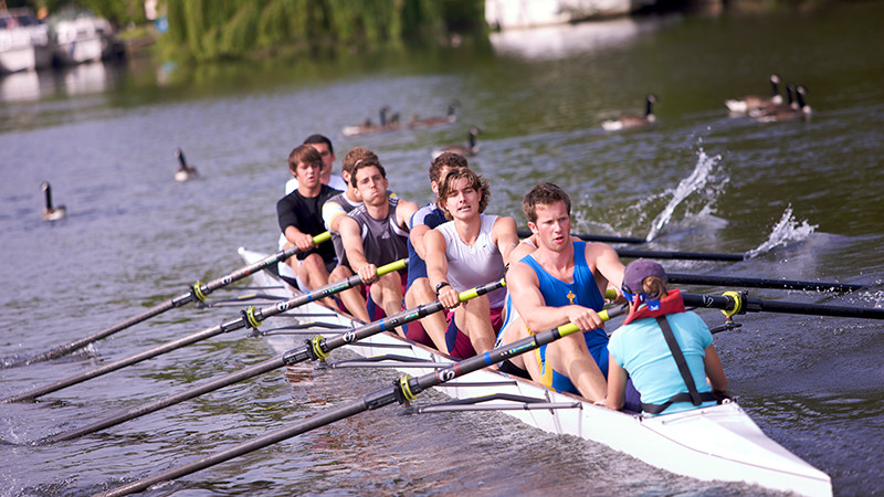 Students rowing together 